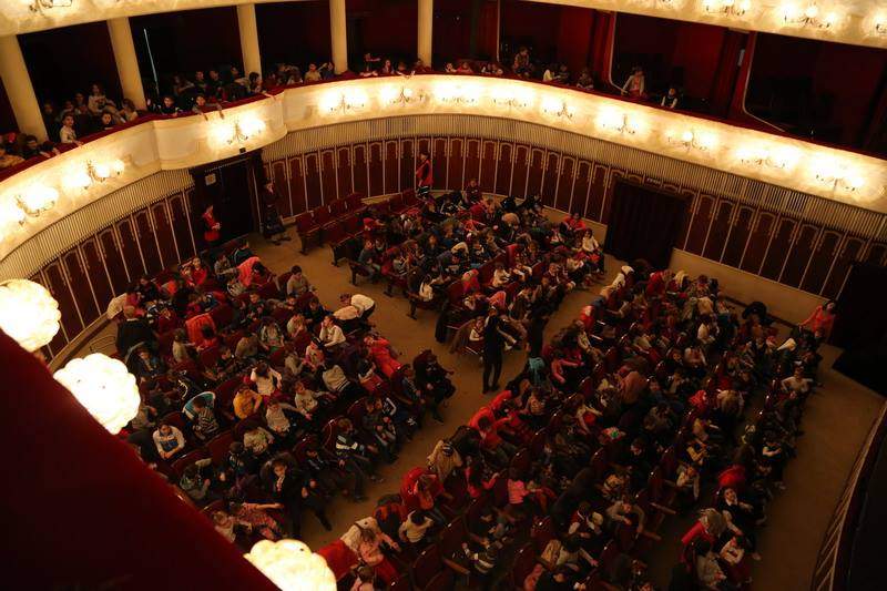 Opera Română Craiova organizează CASTING pentru voci corale și balerini