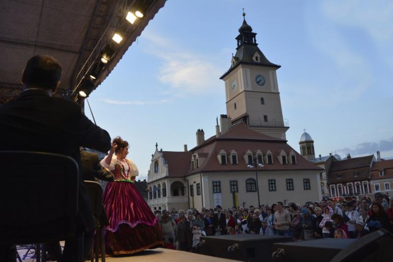 Concertul amânat al Operei Braşov din Piaţa Sfatului va avea loc în 9 septembrie