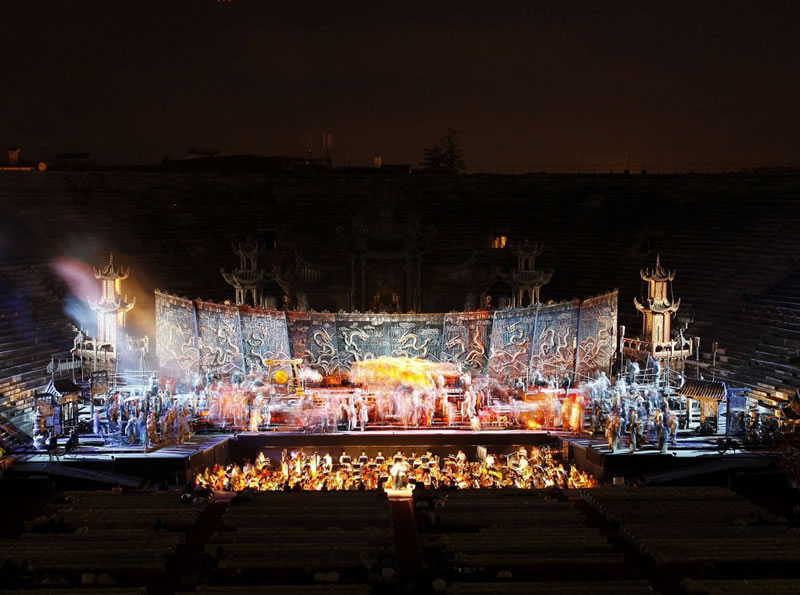 "O vreau pe glaciala Turandot"