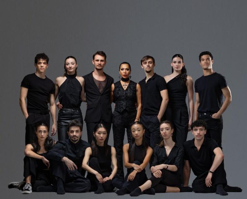 Teatrul de Balet Sibiu prezintă „About us / Despre noi 2.0”, o reinterpretare coregrafică și regizorală semnată Beatrice Rancea