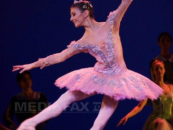 Alina Cojocaru a plutit pe scena Operei Naţionale, la premiera baletului "La Sylphide"